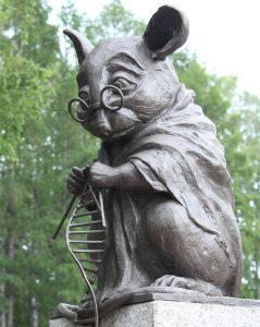 Standbeeld voor ratten die gebruikt werden als proefdier, foto via link